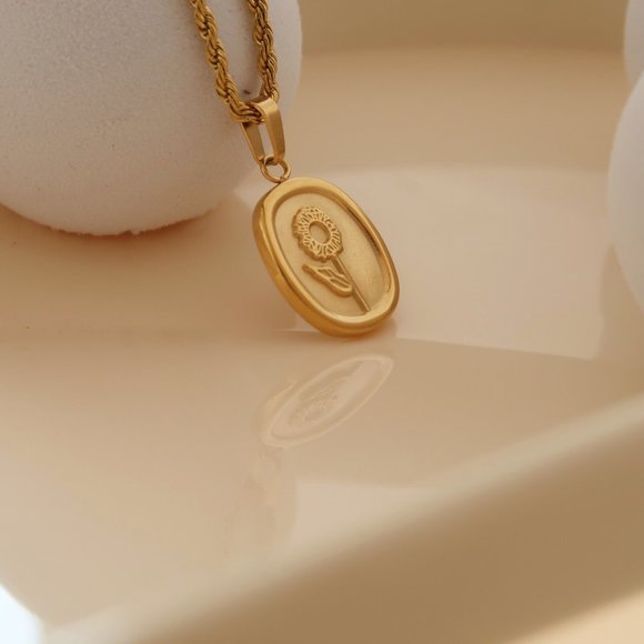 NEW 18K Gold Plated Oval Sunflower Necklace - Picture 11 of 16